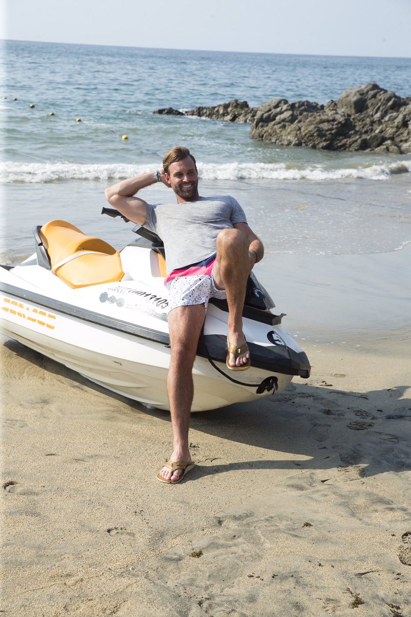 BachParadise's tweet photo. Fun in the sun with Raven and Robby! 
#BachelorInParadise https://t.co/v0iOSA6jNW