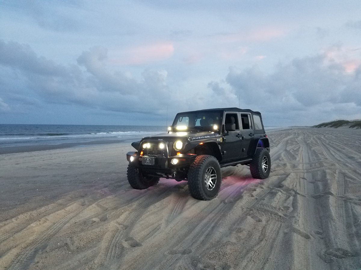 gypsyjeeper17's tweet photo. @THEJeepMafia @PRLS_1 @kmcjeep Gypsy Lighting up Fort Fisher 😍#PRlighting #LED https://t.co/yAf1mMA1x5