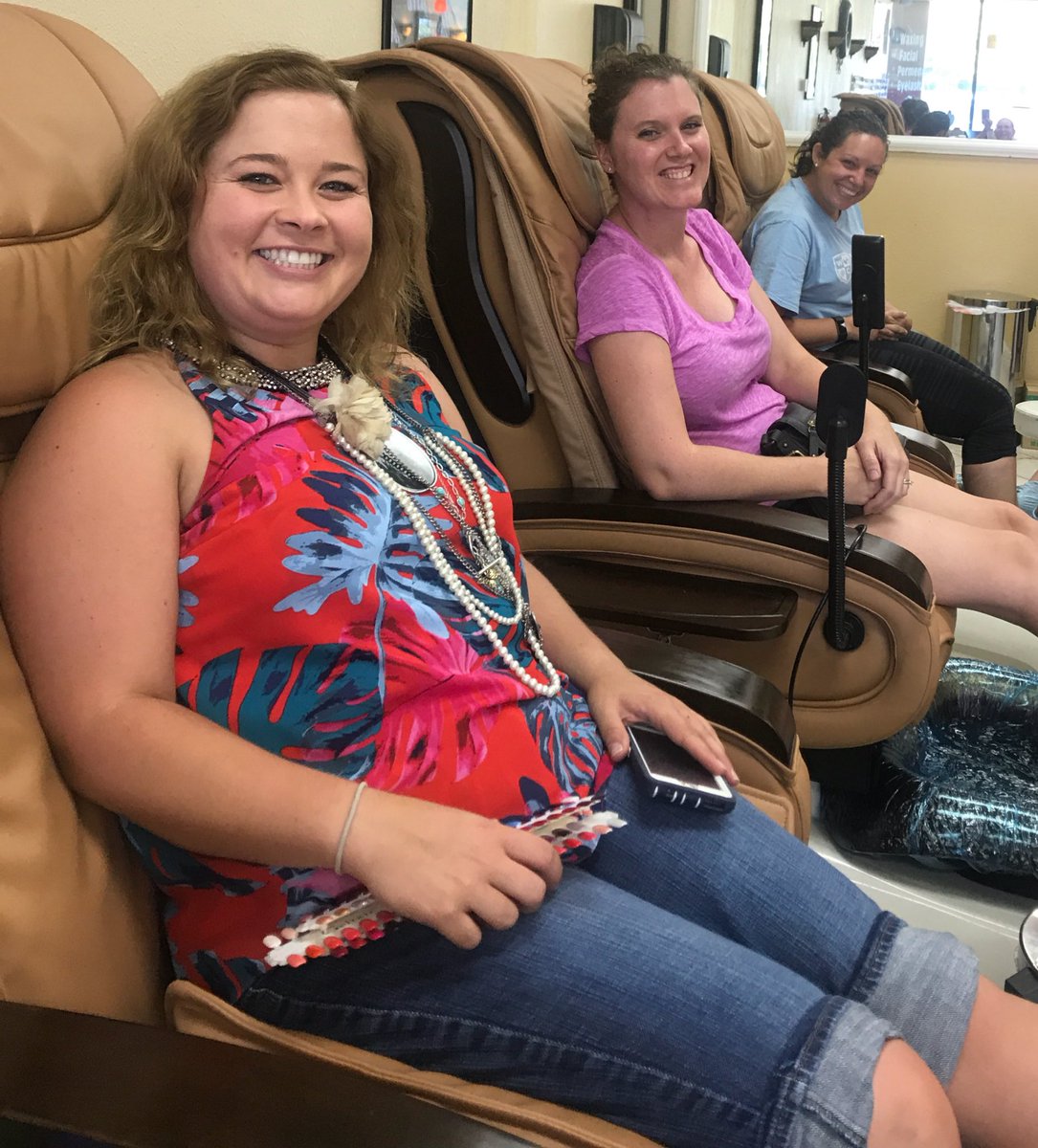 MrsKatieSanchez's tweet photo. 1st Grade Collaboration! #thecalmbeforethestorm #fancyfirsties https://t.co/DMiYGGCXU6