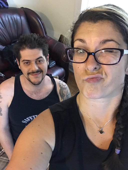 Cutting this guys hair on cam at https://t.co/hkF1SDXyoC https://t.co/DwtsxPoYJY
