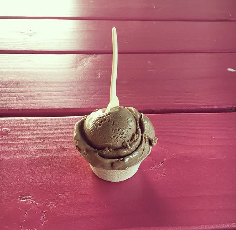 LittleGiant_IC's tweet photo. Which Came First: Chocolate or Vanilla? Chocolate was actually invented first. #IceCreamFact ๐ฆ https://t.co/UUrRFIJlcQ