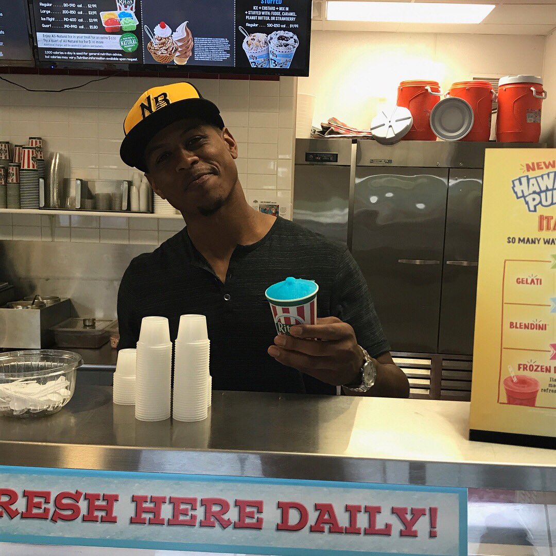 NewBritainBees's tweet photo. Super scoopers! Bees OFs Jamar Walton &amp; Jordan Hinshaw were joined by Sting &amp; Sonar scooping @RitasItalianIce for Green-Hills School PTA! https://t.co/LPqnbX0va3