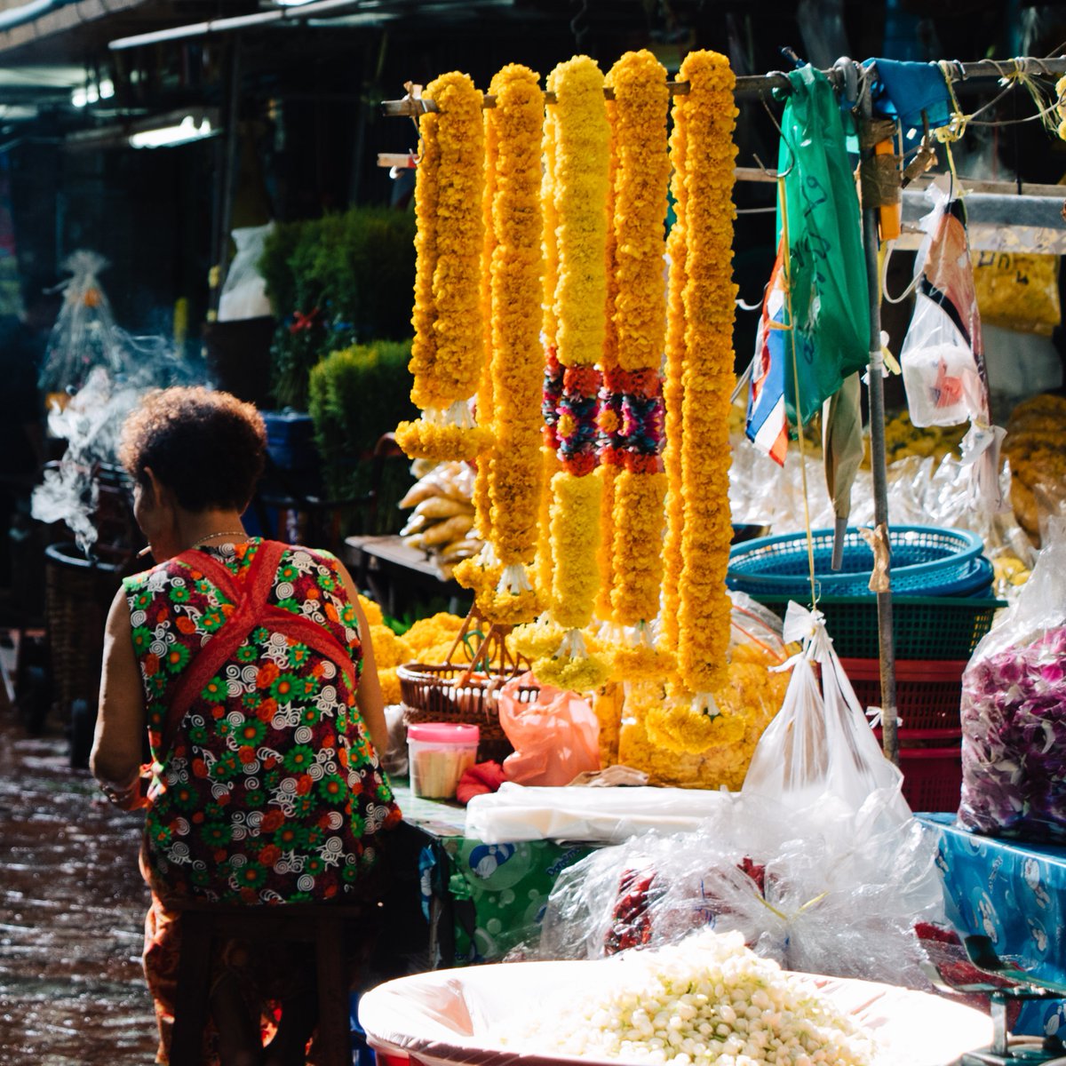 PlacePassTravel's tweet photo. Wandering through the streets of Bangkok #ThrowbackThursday PC: @ZebGoodman #PlacePass #travel #travelpics #wanderlust #bangkok #thailand https://t.co/UkTCuM5lay