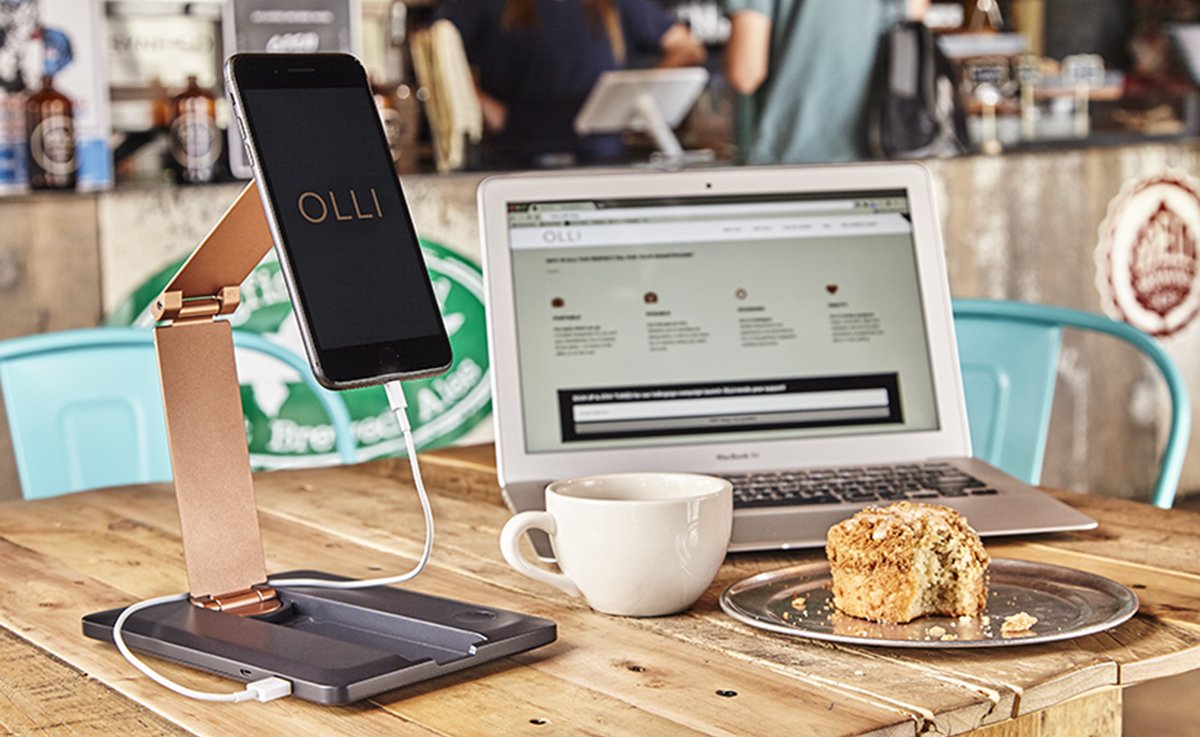 theollishop's tweet photo. Meet OLLI — your smartphone's new best friend. Coming to @Indiegogo 9.1.17. Learn more at https://t.co/cLdUudNypX. #OLLIme https://t.co/wFLtlZ0NJi