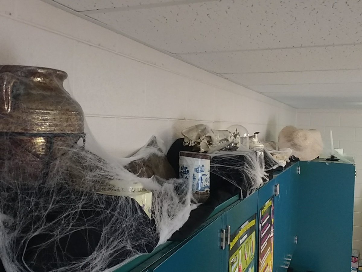 MariaELoewen's tweet photo. Ready to start gamification! The theme is Quest 2200 set in a post-apocalyptic world. Bring it on! #xplap #gamifyedu #418MMSlearns https://t.co/RbvWgzHbD2
