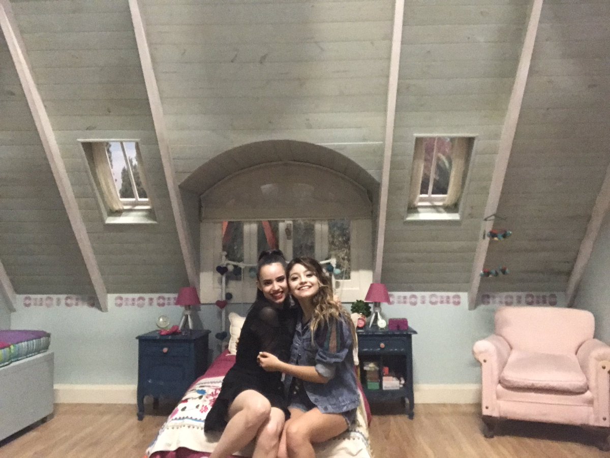 karolsevilla's tweet photo. No saben lo mucho que admiro a @SofiaCarson eres una persona increíble ❤️ te amo a ti y tu mami 🙈 https://t.co/7AGxD5wmfL