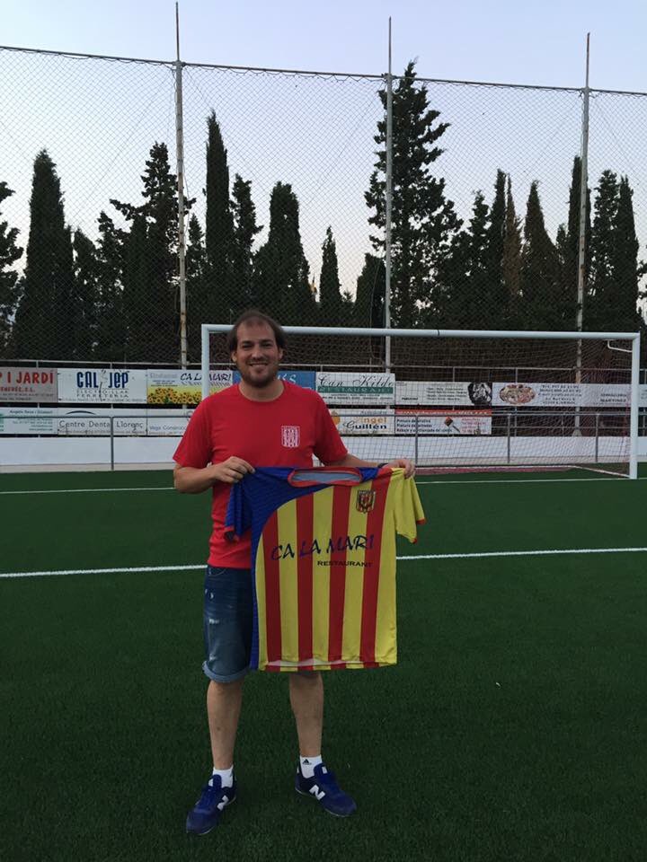 A continuació en els següents tweets us presentem als nous Fixatges:

Daniel Peralta ( Monjos ) Porter
Andres Gil ( Molanta ) Migcampista