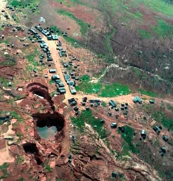 Explotación minera de los chinos en El Salto Angel...destruccion bajo la mirada cómplice de Maduro y su pandilla