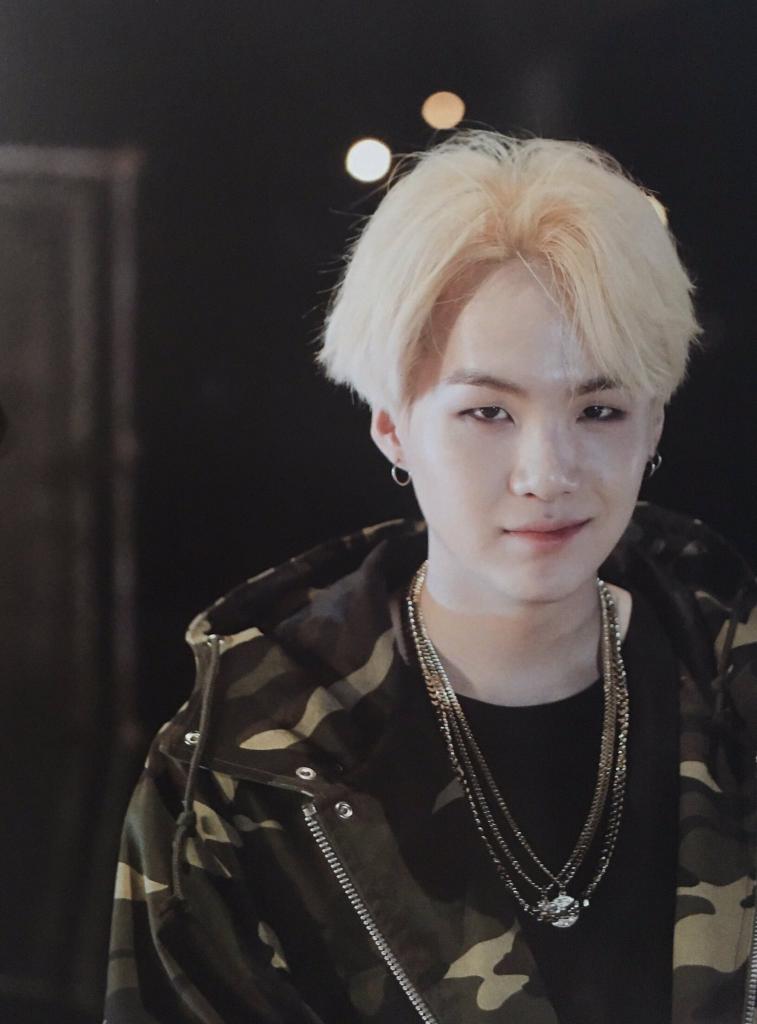rockstar_yoongi's tweet photo. thank you for sharing your story to us. you inspire lots of people through music. never change, Yoongi💞
@BTS_twt
#1YearWithAgustD
#Yixtape https://t.co/xWtFM00Ec2