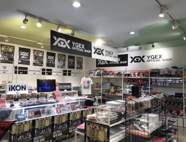 YGJAPANofficial's tweet photo. 本日より❣️YGEX OFFICIAL SHOPがツリービレッジに期間限定リアルショップとしてOPEN🎁✨
特典付きCD/DVD/Blu-rayやグッズ販売😍
ファンクラブの新規入会キャンペーンチラシ配布🌟楽しい企画が満載です💖➡️https://t.co/WRz0ts23hA https://t.co/B6GogdUrHp