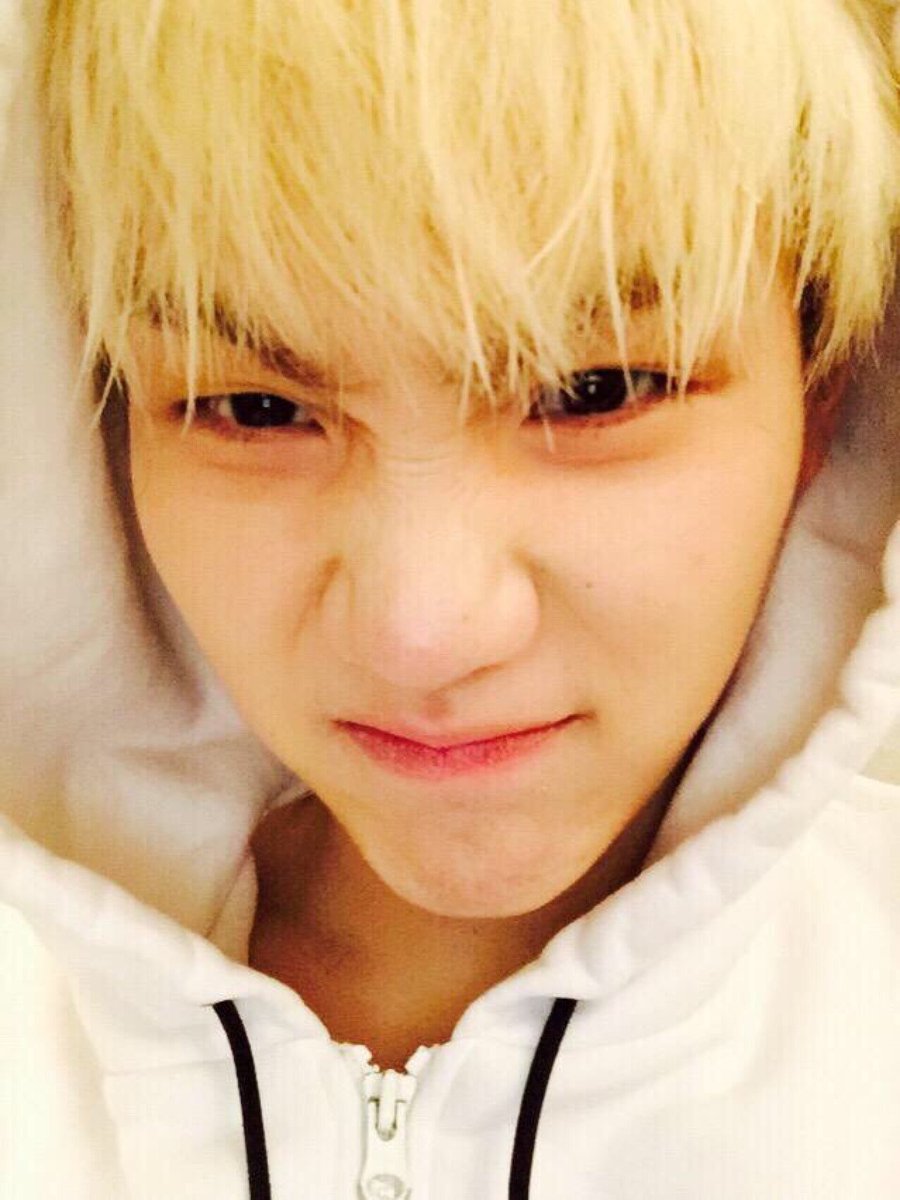 removewwbts's tweet photo. Yoongi is a cat https://t.co/XXxCPcfOUq