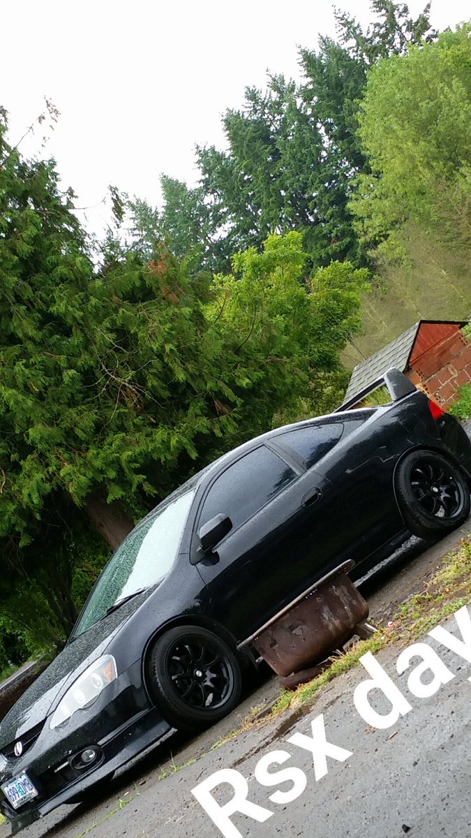 vajarvis69's tweet photo. All these people are coming to oregon for the eclipse and I'm still driving my rsx. I'm going to start selling glasses for my rsx. https://t.co/J87cunSwVD