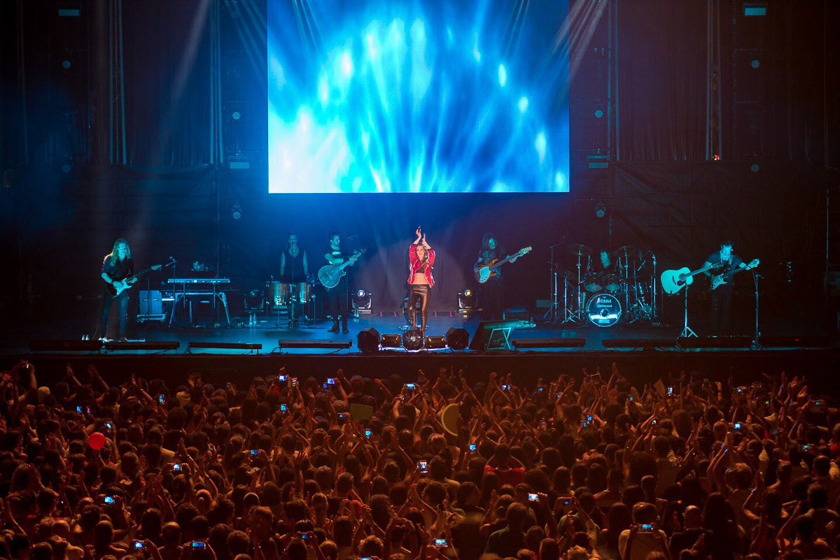_MaluOficial_'s tweet photo. Gracias Gandía!!! Q energía más bonita siempre! 😍 Hasta pronto!!! 😘😘😘 https://t.co/Q1hN0D8WFN