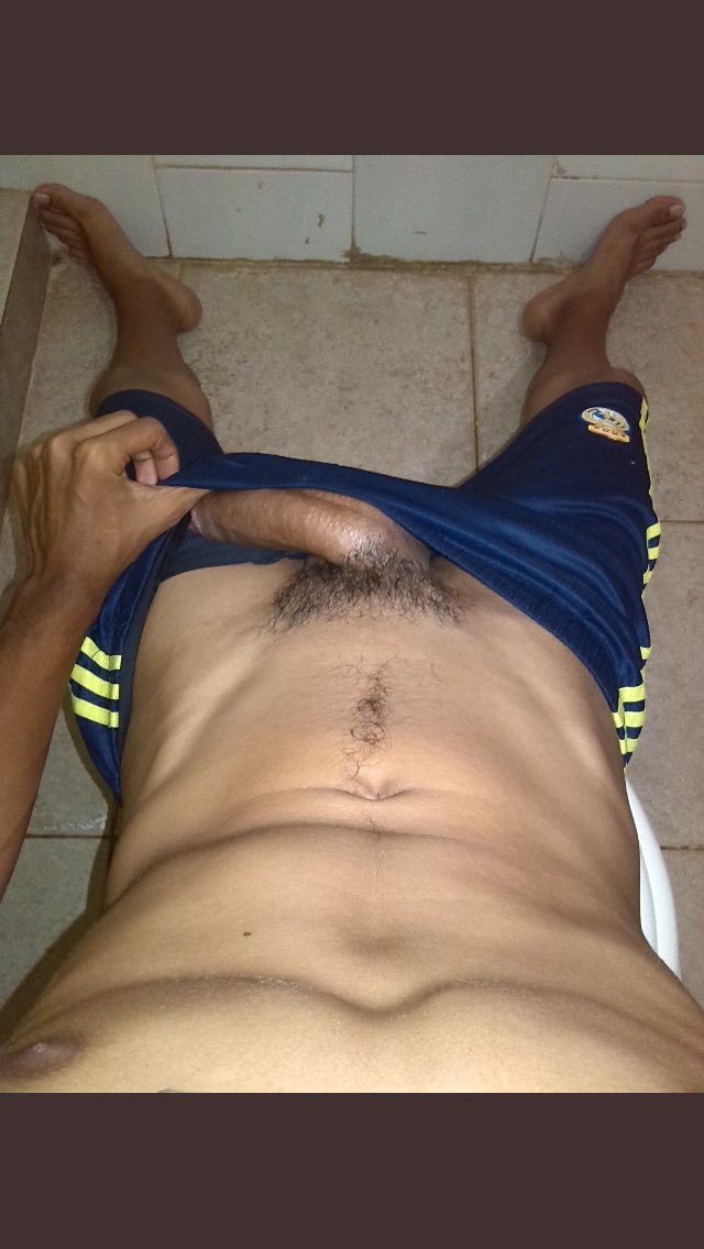 ando medio arrecho con estas fotos y mi amigo tocándome