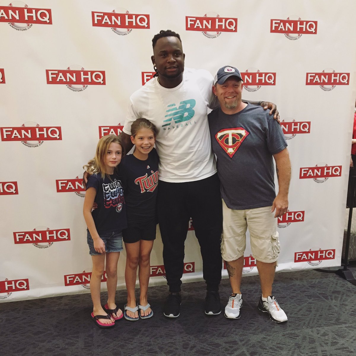 FanHQ's tweet photo. π· #FlashAddicts https://t.co/a8uqo7kPJR
