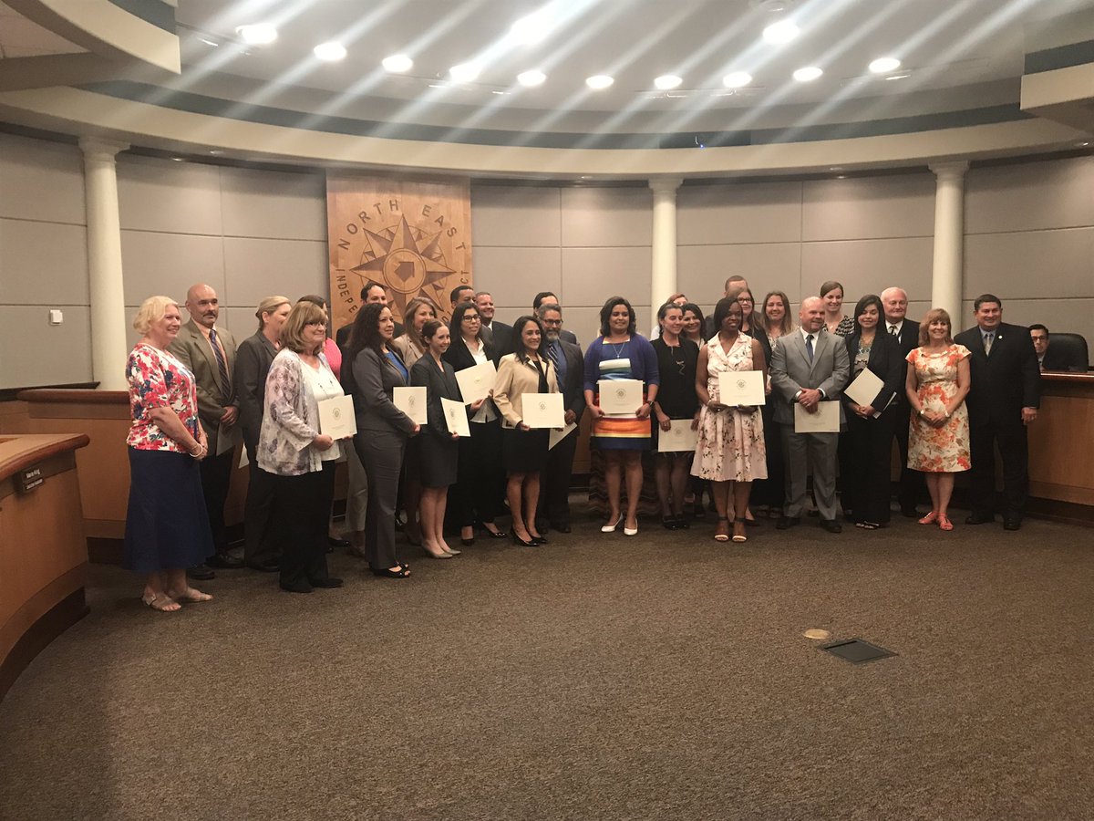 Congratulations 16-17 NEISD Intern graduates! @yankee_todd <a href="/NEISD/">North East ISD</a> @happytobeahusky @MC_wcAP @ClaryRon