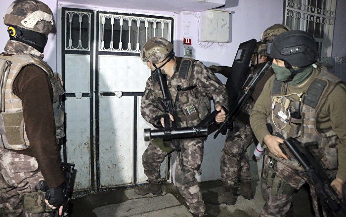 #Turkish Anti-Terror Forces Arrest 12 #Daesh Suspects After Policeman Stabbing crwd.fr/2uI1cfN #MiddleEast #combatingterrorism