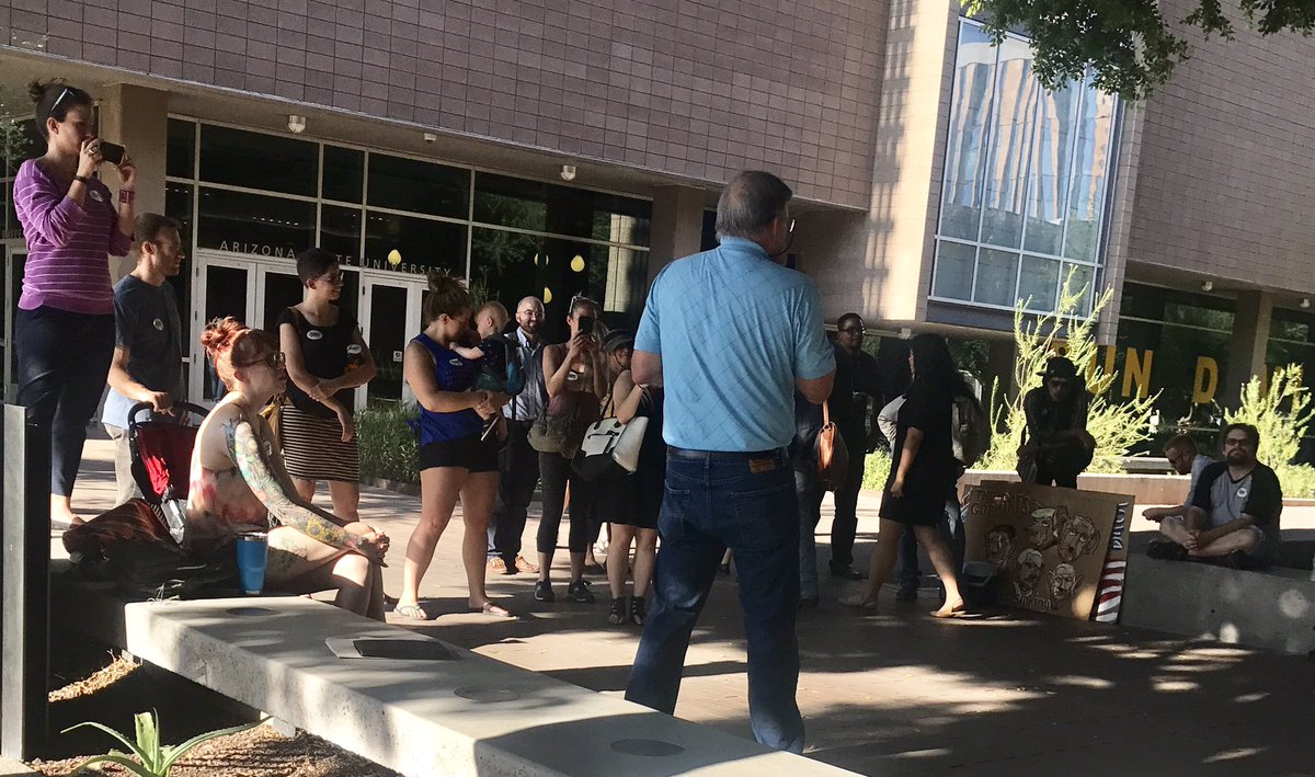 CardenasCamacho's tweet image. Good to see people utilizing their #1stAmendmentRight Together #TheResistance will rid our country of this #Hate #AZResist @IndivisibleAz7