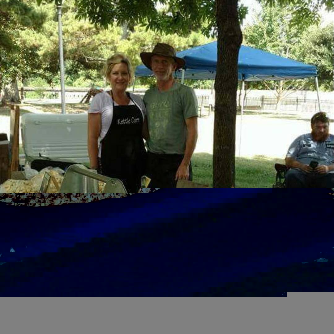 HburgMarket's tweet image. Featured Vendor of the Week: Eric and Christy Tate of Downtown Kettle Corn. They sell fresh Kettle Corn and fresh press lemonade!