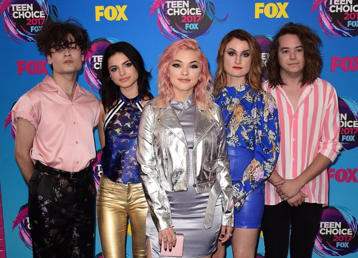 HeyVioletJP's tweet image. 昨日 #TeenChoiceAwards2017 ブルーカーペットにて