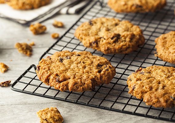 Bedtime: a time for sleeping and a time for eating? How to do snack time when it’s bedtime. #JustAddSleep pbynd.co/bdtgv