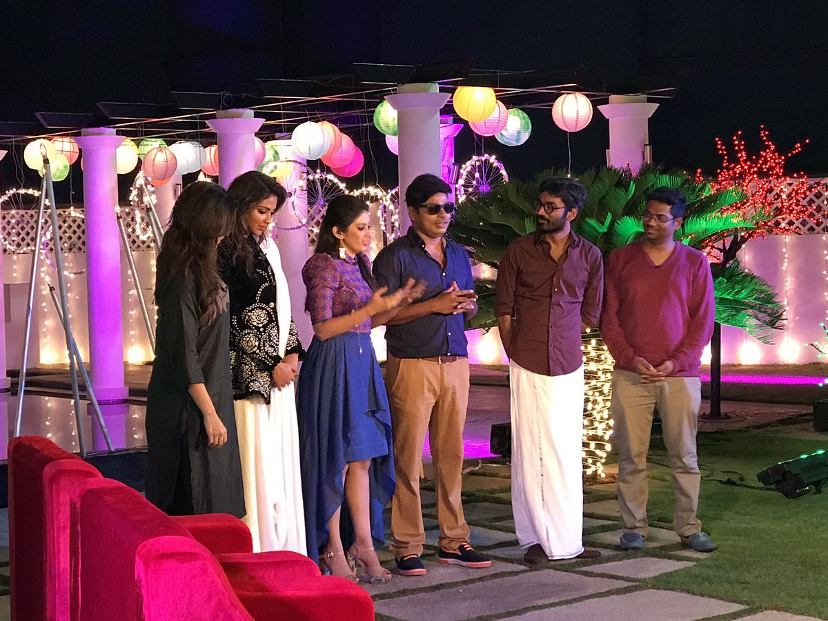 TamilDelight's tweet photo. @dhanushkraja with @Amala_ams and @soundaryaarajni at @SunTV #VIP2 #VIP2SuperHit @v4umedia1 https://t.co/qkIyn9V7Ha