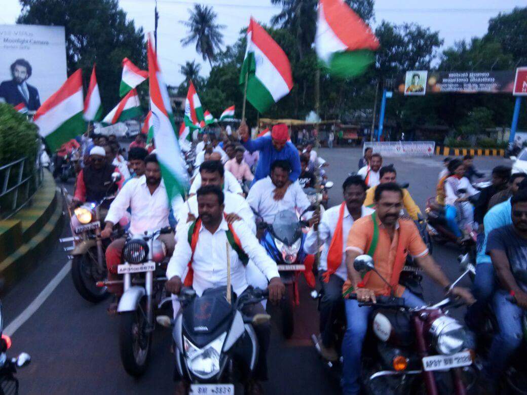 MadhavBJP's tweet photo. BJP Tiranga Yatra from RK Beach to Dabagarden. On 13th august @BJYM organized this Tiranga yatra. https://t.co/cpv9zXjExJ