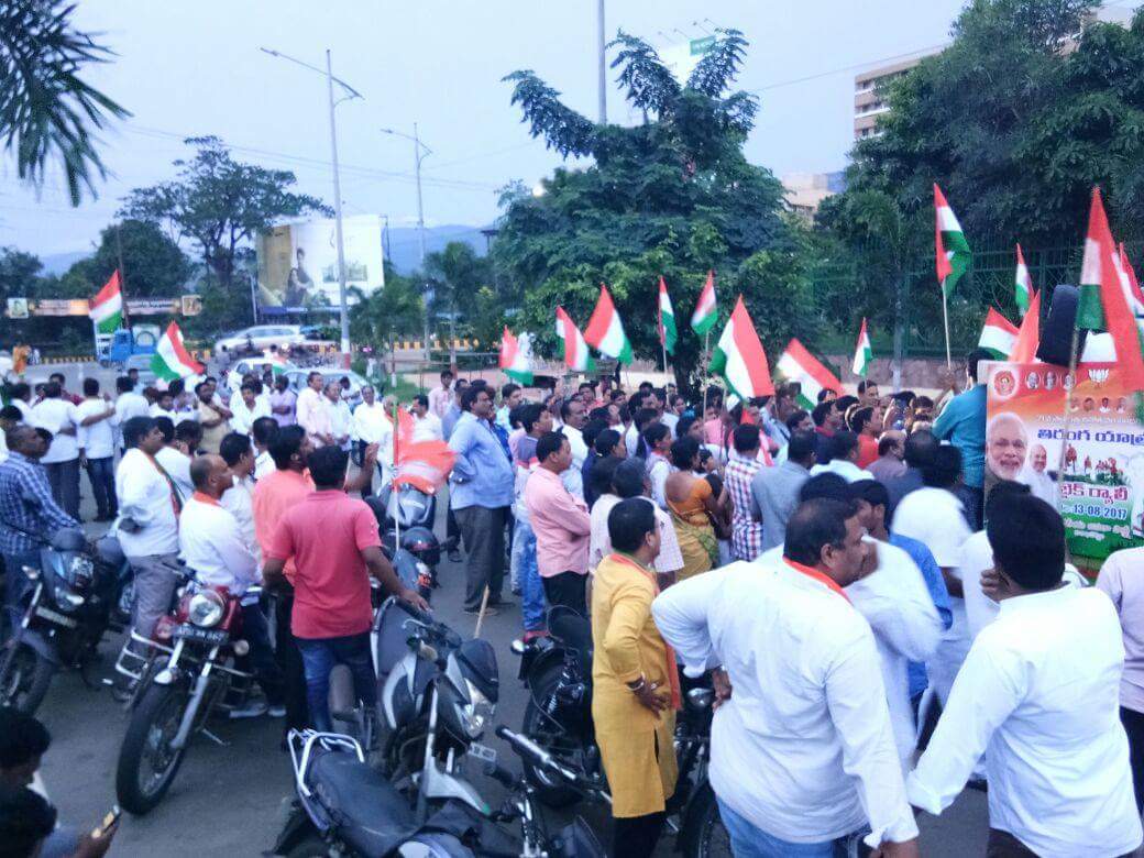 MadhavBJP's tweet photo. BJP Tiranga Yatra from RK Beach to Dabagarden. On 13th august @BJYM organized this Tiranga yatra. https://t.co/cpv9zXjExJ