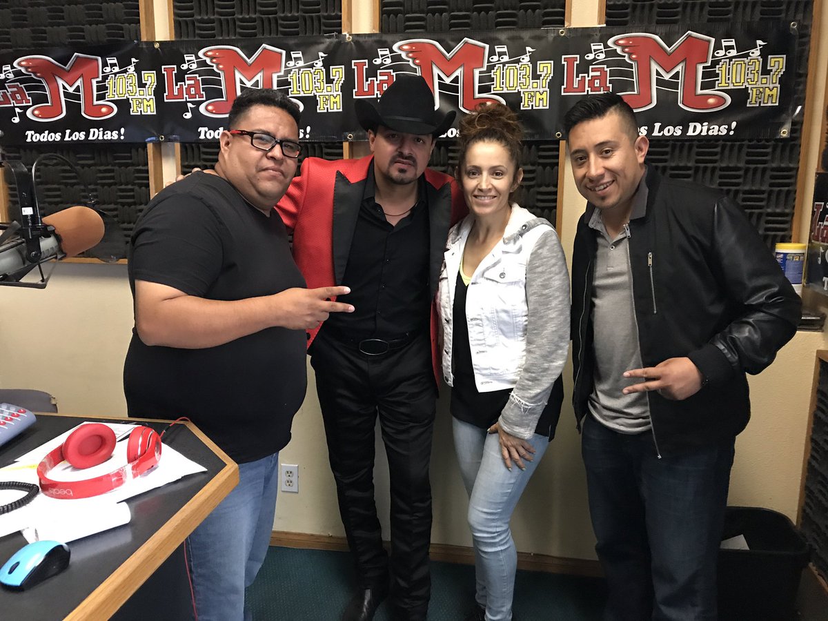 Prstylela's tweet photo. Finalizando La Promoción De Radio En Oxnard CA. @gerardoceja @jerezanooficial
#PRStyleLA #ElJerezano #LaM1037 https://t.co/Z6ajhuGTfL