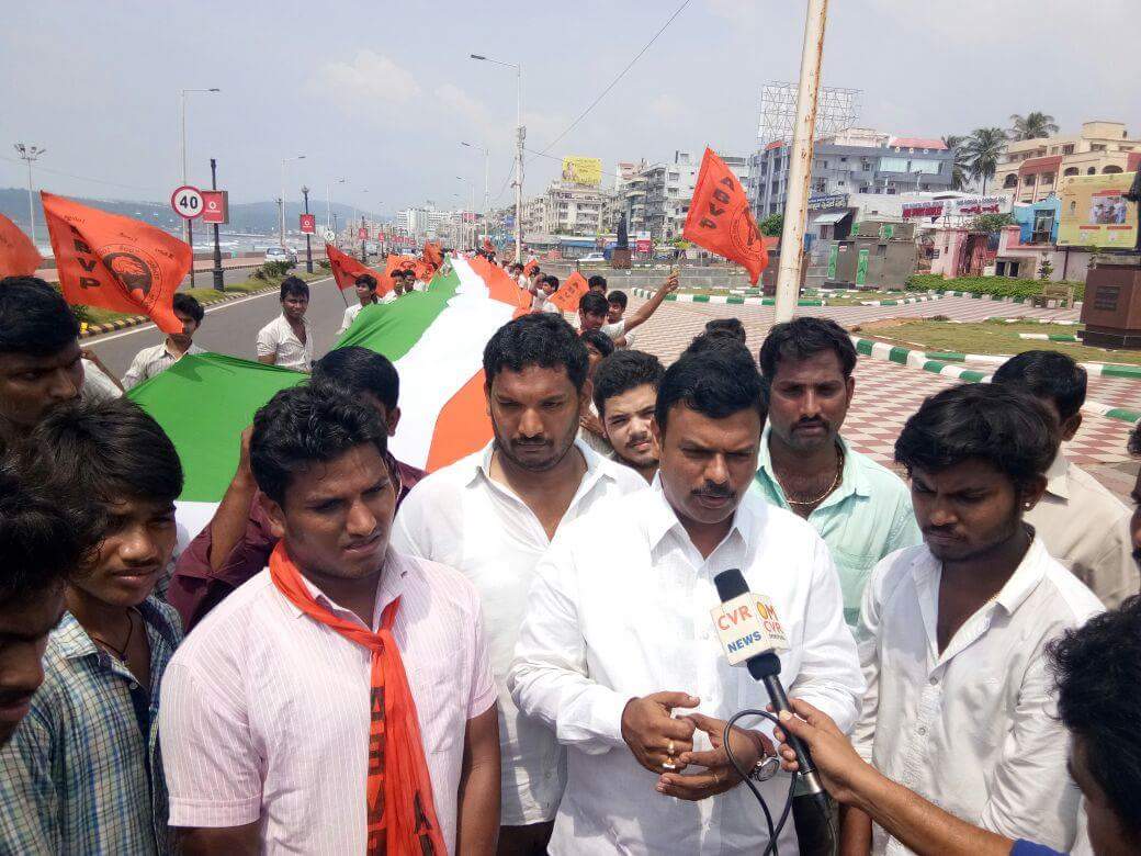 MadhavBJP's tweet photo. Yesterday took part in rally with @ABVPVoice students in beach road. #IndependenceDayIndia 

Jai Hind 🇮🇳 https://t.co/55XieMnGfc