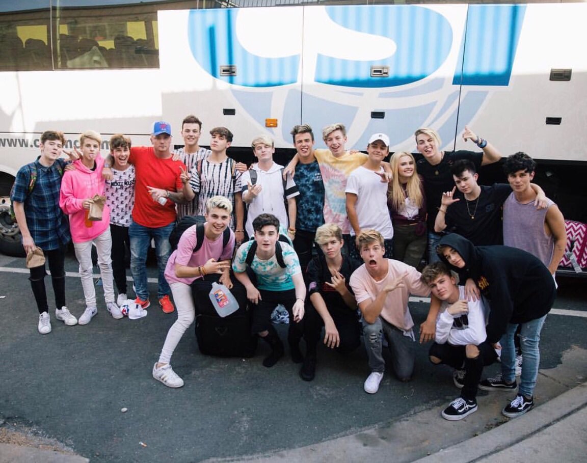 MackenzieSol's tweet photo. Last day of #BOS17 in Houston! Miss everyone, especially YOU 😢 Thanks to everyone that came out to see us!! 😜❤️ https://t.co/hcS71zXyra