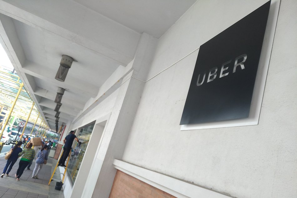 ABSCBNNews's tweet photo. Uber seeks to lift or shorten 1-month suspension https://t.co/sPK8ii2hrY https://t.co/tfhbSNlUwB