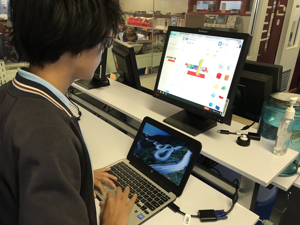 BNPSHub's tweet photo. Using the #chromelab to do #3Dprinting design with @tinkercad - such a fantastic software. #bnps #21stcenturylearning https://t.co/xu5E6xab2e