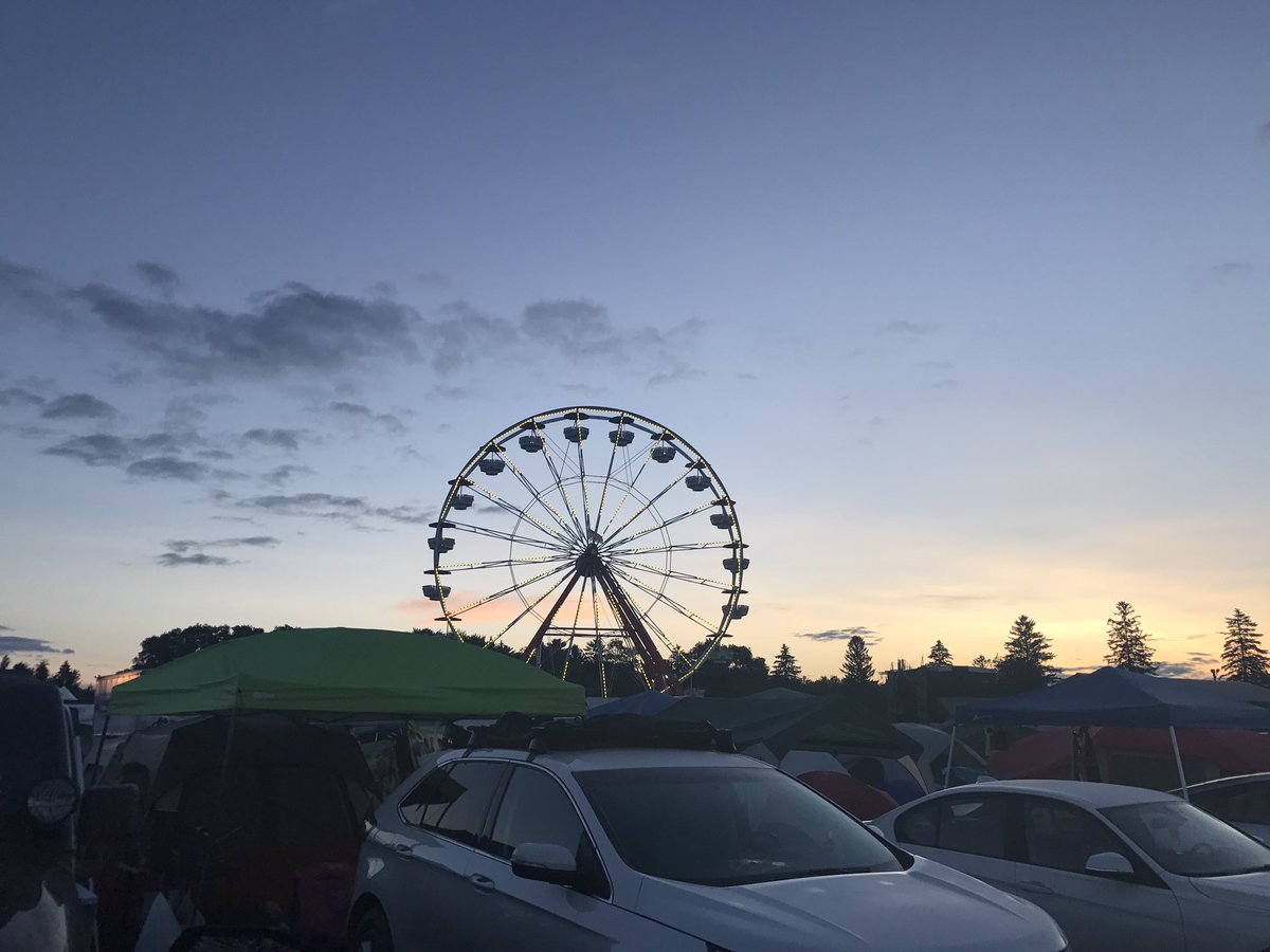 valettaaaa's tweet photo. forest, bloom, summer camp, infrasound skies https://t.co/Jxh9HGZC9U