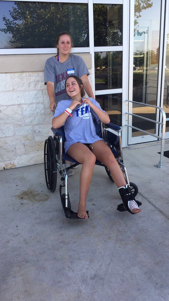 PeytonIves's tweet photo. got a gold star today for runnin my sister over.. #sisteroftheyear https://t.co/FI1O4cCcgW