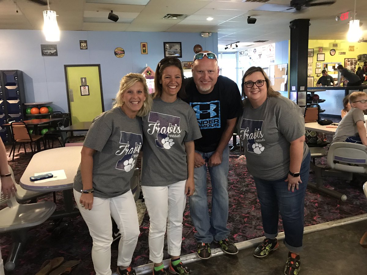 mewallace87's tweet photo. Travis staff rolling into the new year! #teacherweekss #sulsprisd #travisrocks https://t.co/Yt8ErrMmBR