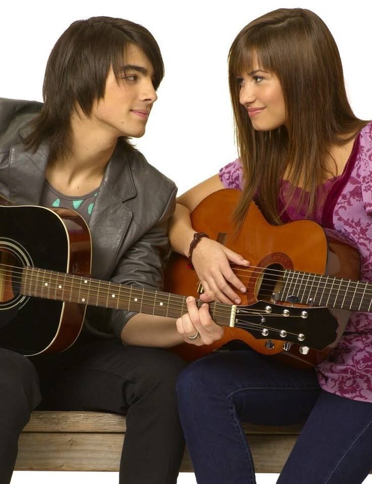 Hoje é aniversário do cantor e grande amigo de Demi Lovato, Joe Jonas! Happy Birthday   