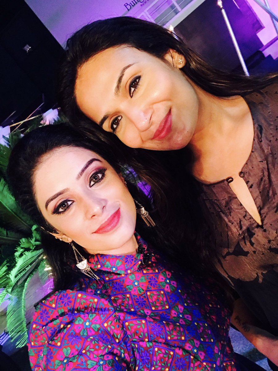 filmistreet's tweet photo. @dhanushkraja @Amala_ams & @soundaryaarajni at @SunTV #VIP2 #VIP2SuperHit @diamondbabu4 @RIAZtheboss
@Vinojasan https://t.co/c2zQboxFnL