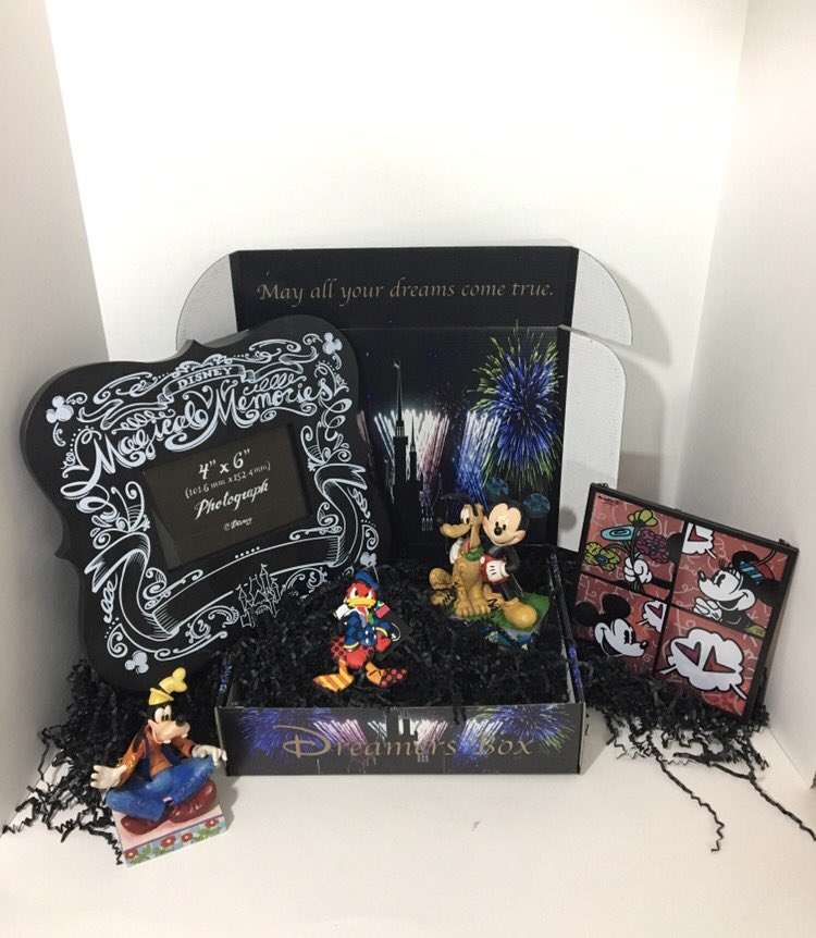 DreamersBoxes's tweet photo. July Ultimate #DreamersBox full of #Disney #FabFive. #DisneySubscription https://t.co/ouYYQmItHf