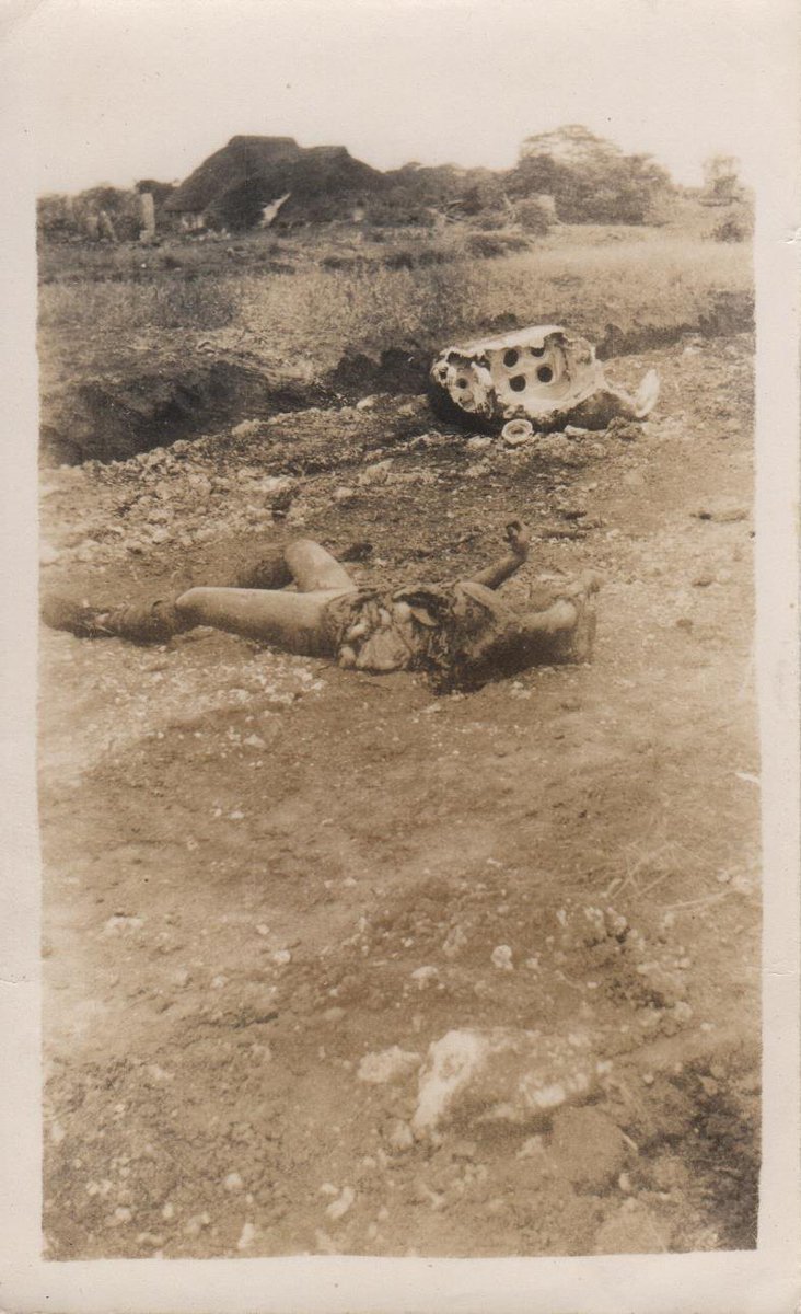 O Xrhsths 書肆ゲンシシャ 幻視者の集い Sto Twitter アメリカ軍によって撮影された日本兵の死体 1945年頃 アメリカ軍の兵士がポラロイドカメラで撮影した日本兵の死体写真です アメリカ兵は殺害した日本兵の 遺体を切断し 排尿したり 耳や頭をコレクション