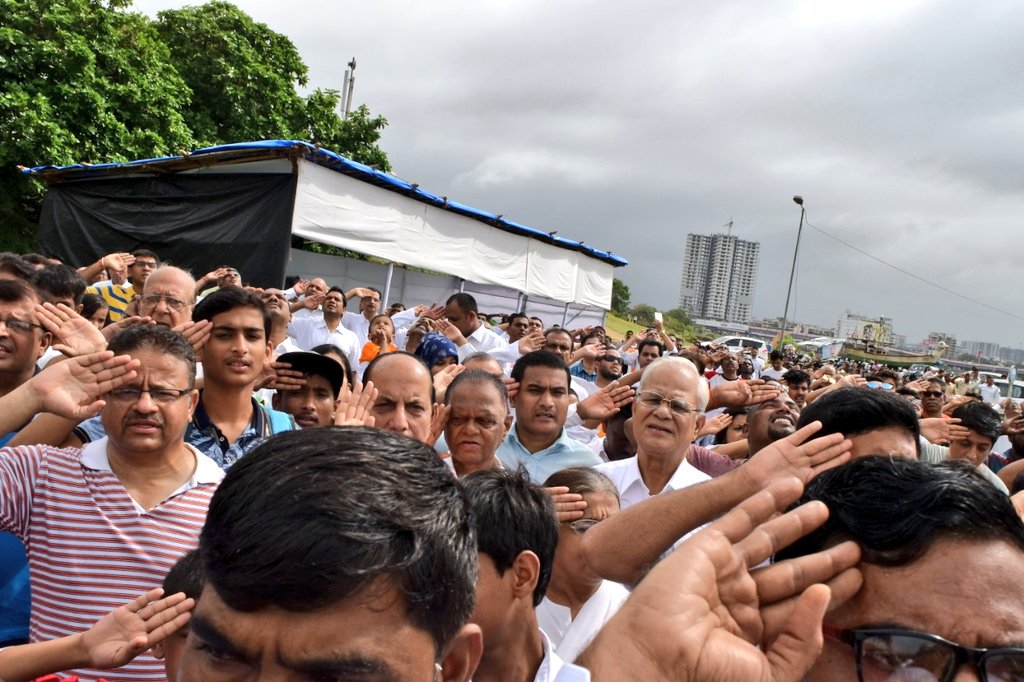 poonam_mahajan's tweet photo. Spirit of freedom !
Hoisted the Tricolour at Bandra Promenade to mark 70th #IndependenceDayIndia with @ShelarAshish ji &amp; @dilipjoshie ji. https://t.co/L4xjunuFyx