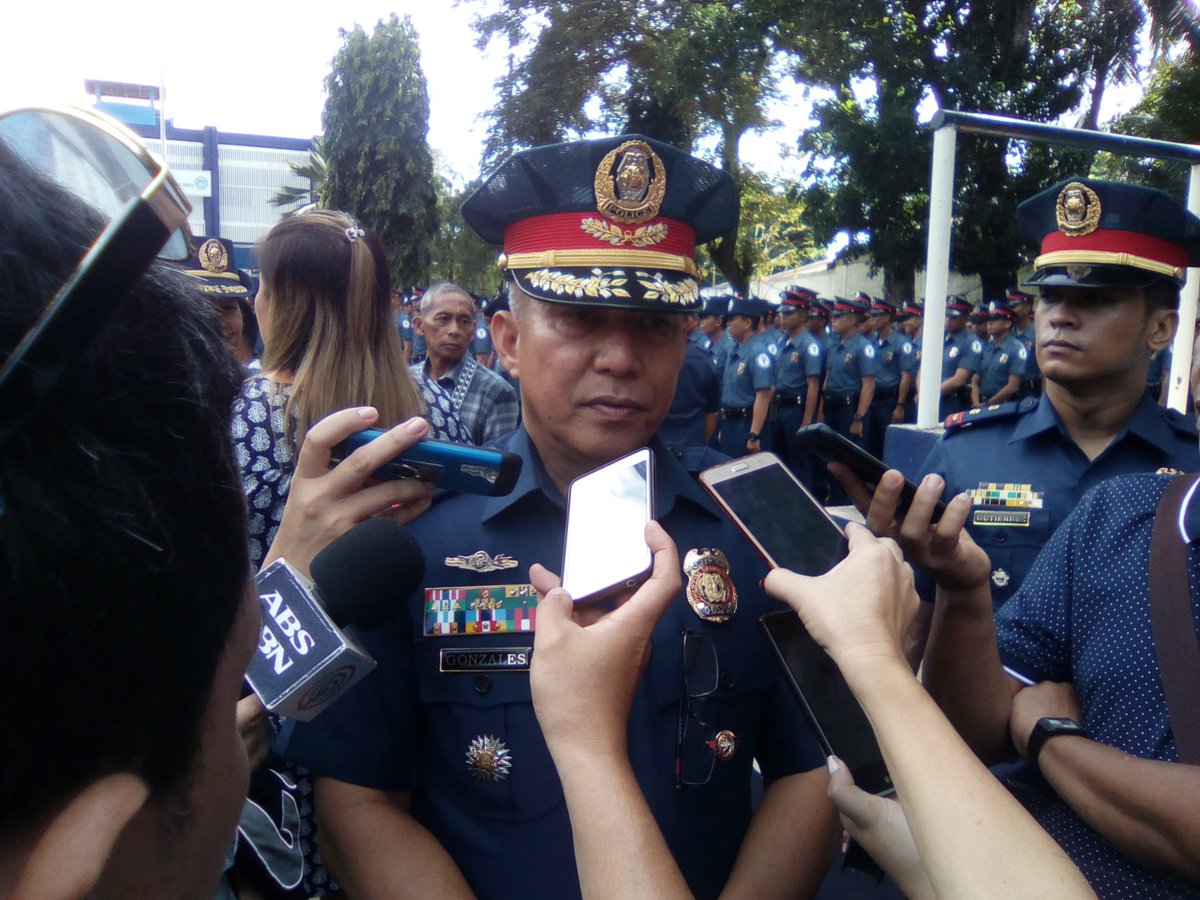 pnp_rpcrdpro18's tweet photo. PCSUPT EDMUND GONZALES, RD interviewed by different tri-media practitioners of Negros during the 116th Police Service Anniversary. https://t.co/ZlkvTpM6dS
