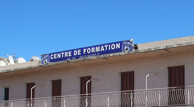 .<a href="/SCBastia/">SC Bastia</a>  : le centre ferme, Ferrandi et Luiggi arrivent. Une lueur d'espoir ?
sur.corsematin.com/mxUg-ppJA