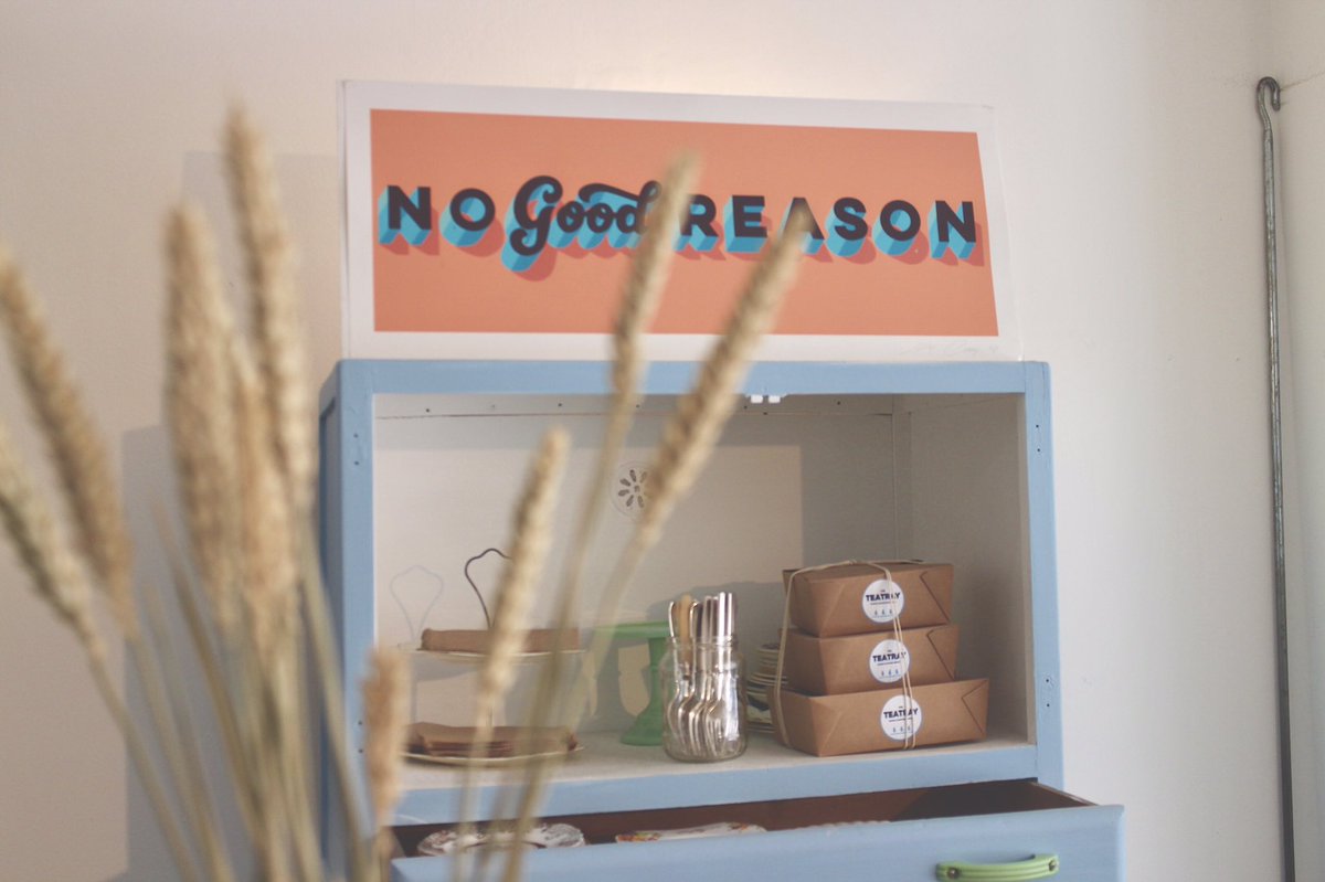 _ChuBarker's tweet image. 🥓☕️🍰 @TheTeaTray is one of #Southsea's little gems. Art by #GaryStranger