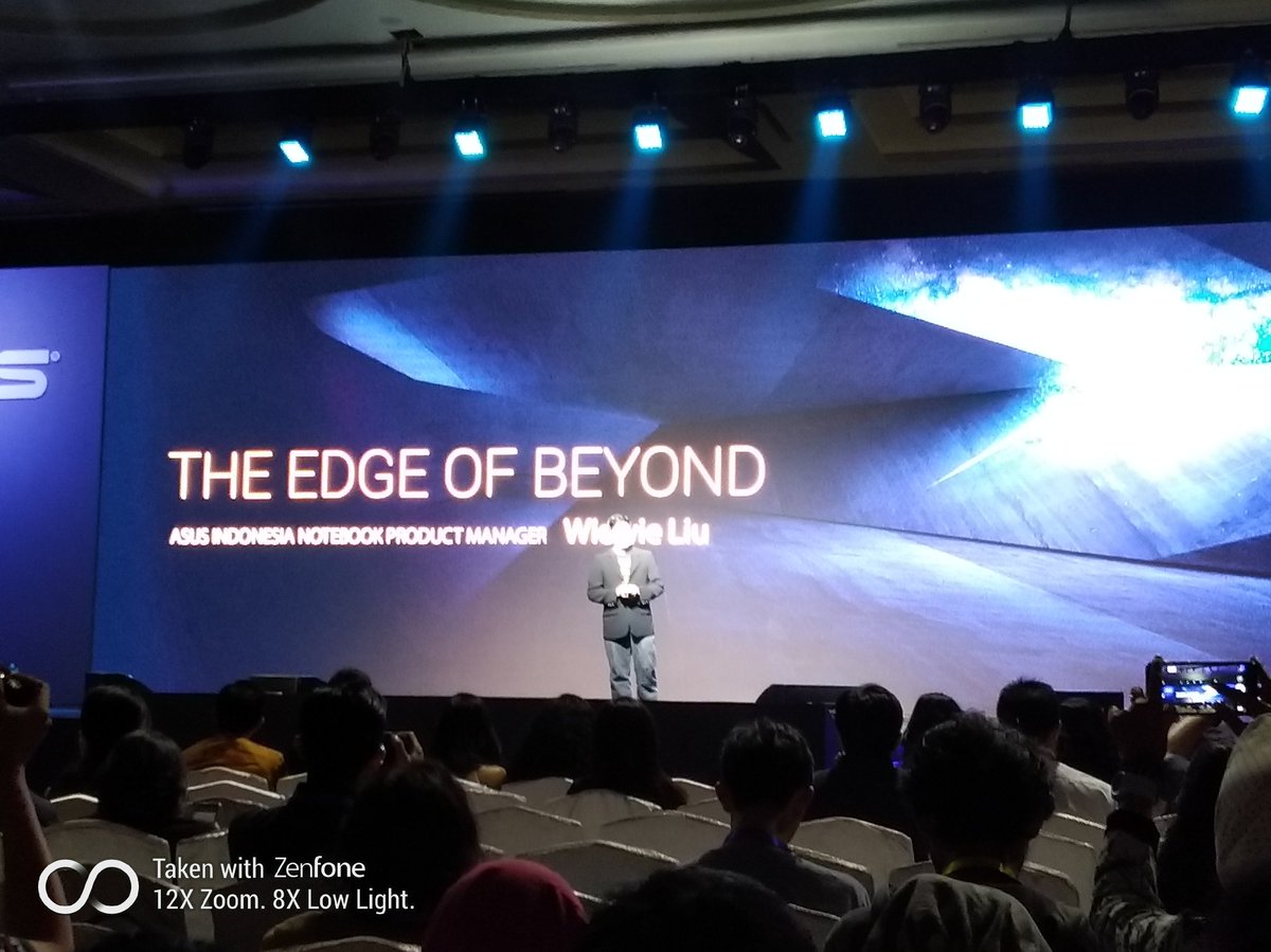 dityatuxlin's tweet photo. Mr. Wiwie Liu menjelaskan produk asus Zenbook 3 Deluxe UX490 #theedgeofbeyond #VivoBookID #ZenbookID https://t.co/zoqAeTs0rS