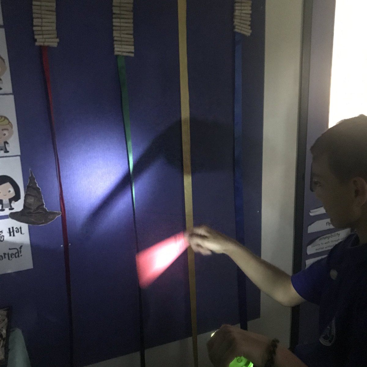 kate_tishler's tweet photo. Today 5/6T explored how light creates shadows! #science #explorers #investigators #weareontoit #shadowplay @Minto_P_S https://t.co/wJrfD7vFkd