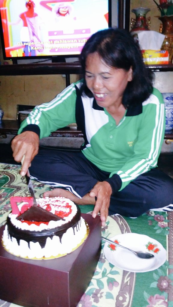 Desyca_ecy94's tweet photo. HBD mommy . . . https://t.co/SwCLUkMuIT
