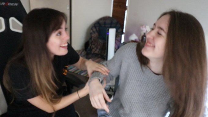 Watch heyimbee's leaked NSFW photo on TwXstars