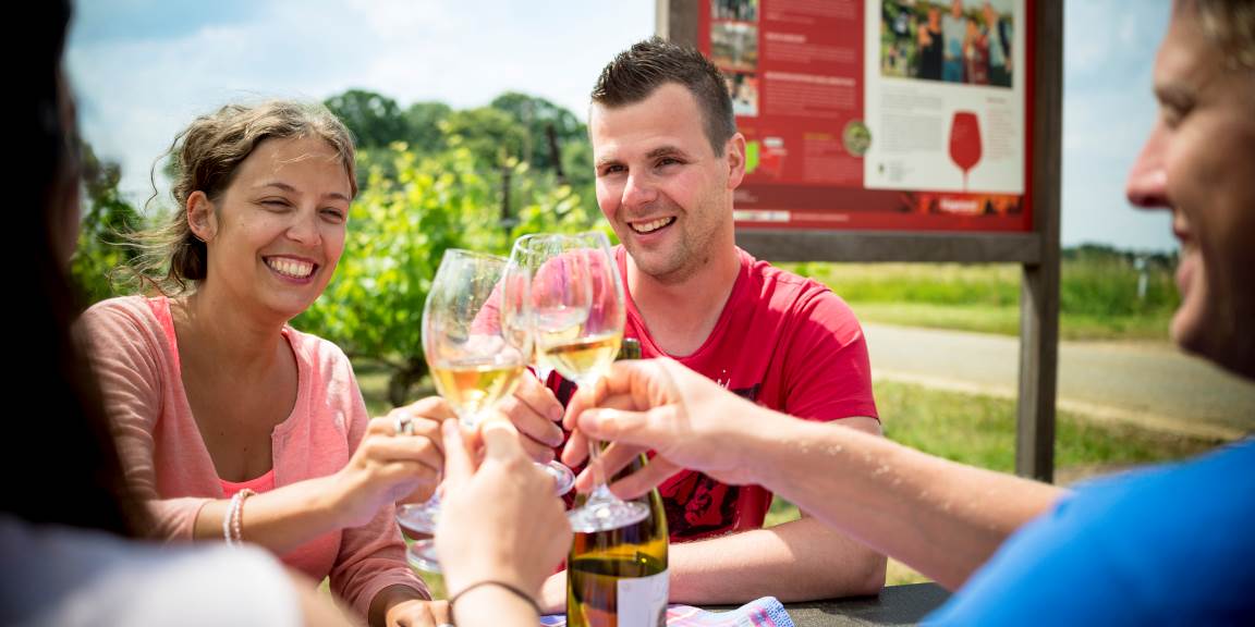 Toerisme Vlaanderen (@visitvlaanderen) on Twitter photo Hop van wijndomein naar wijnproeverij tijdens de Hagelandse wijnweekends in Vlaams-Brabant ow.ly/TWgf30epMoL #wijn <a href="/VisitVlaBrabant/">Visit Vlaams-Brabant</a> Hop van wijndomein naar wijnproeverij tijdens de Hagelandse wijnweekends in Vlaams-Brabant ow.ly/TWgf30epMoL #wijn <a href="/VisitVlaBrabant/">Visit Vlaams-Brabant</a>