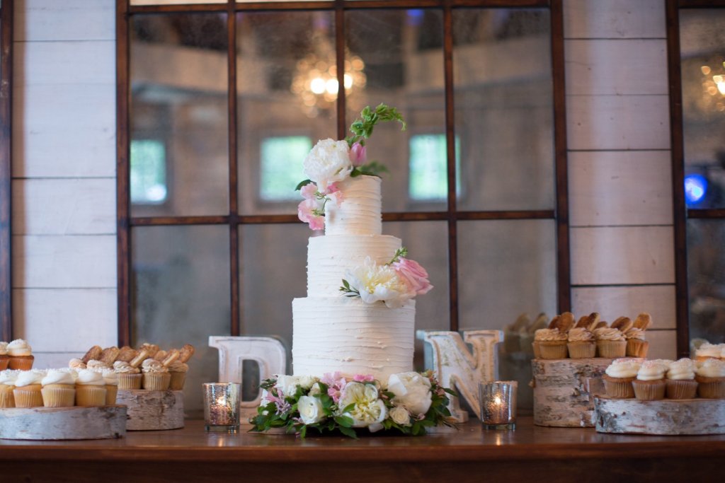 tide_creative's tweet image. Recommended Vendor: White Mountain Cupcakery hardyfarm.com/recommended-ve…